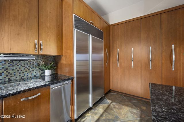 6255 N Wilmot Road, Tucson, AZ 85750