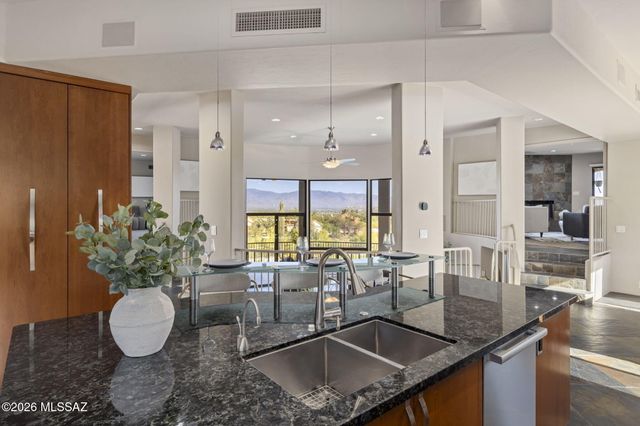 6255 N Wilmot Road, Tucson, AZ 85750