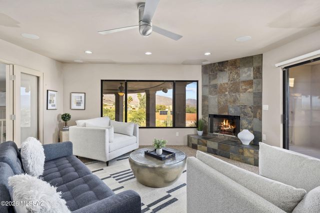 6255 N Wilmot Road, Tucson, AZ 85750