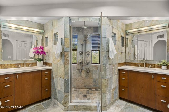 6255 N Wilmot Road, Tucson, AZ 85750