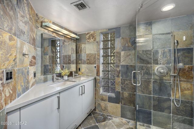 6255 N Wilmot Road, Tucson, AZ 85750