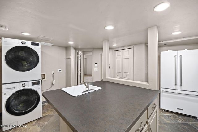 6255 N Wilmot Road, Tucson, AZ 85750