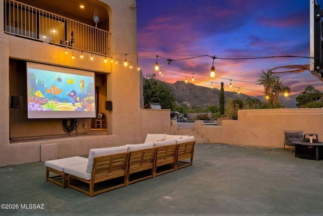 6255 N Wilmot Road, Tucson, AZ 85750