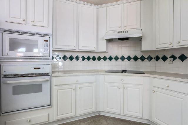 131 Avonlea Drive, The Woodlands, TX 77382