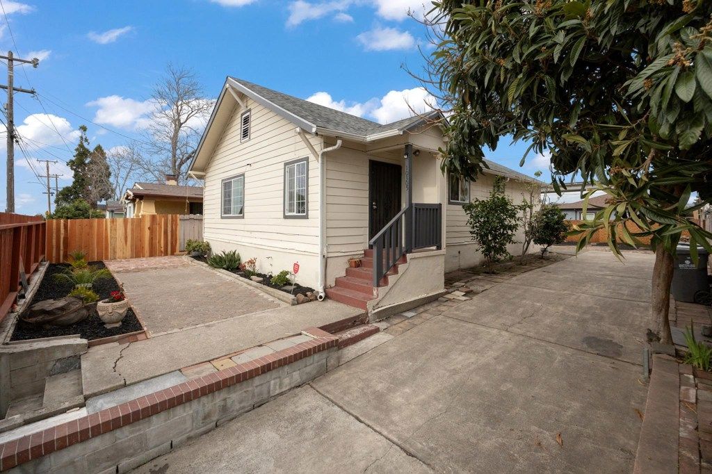Image 1 of property listing at 10306 10306 Pippin St, Oakland, CA 94603