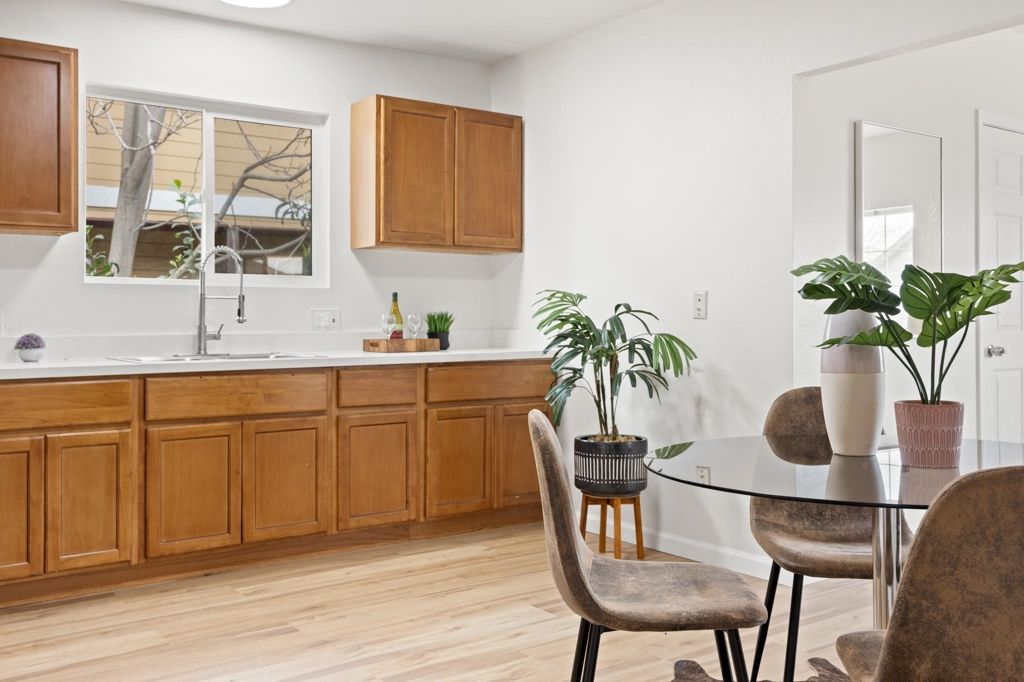 Image 15 of property listing at 10306 10306 Pippin St, Oakland, CA 94603