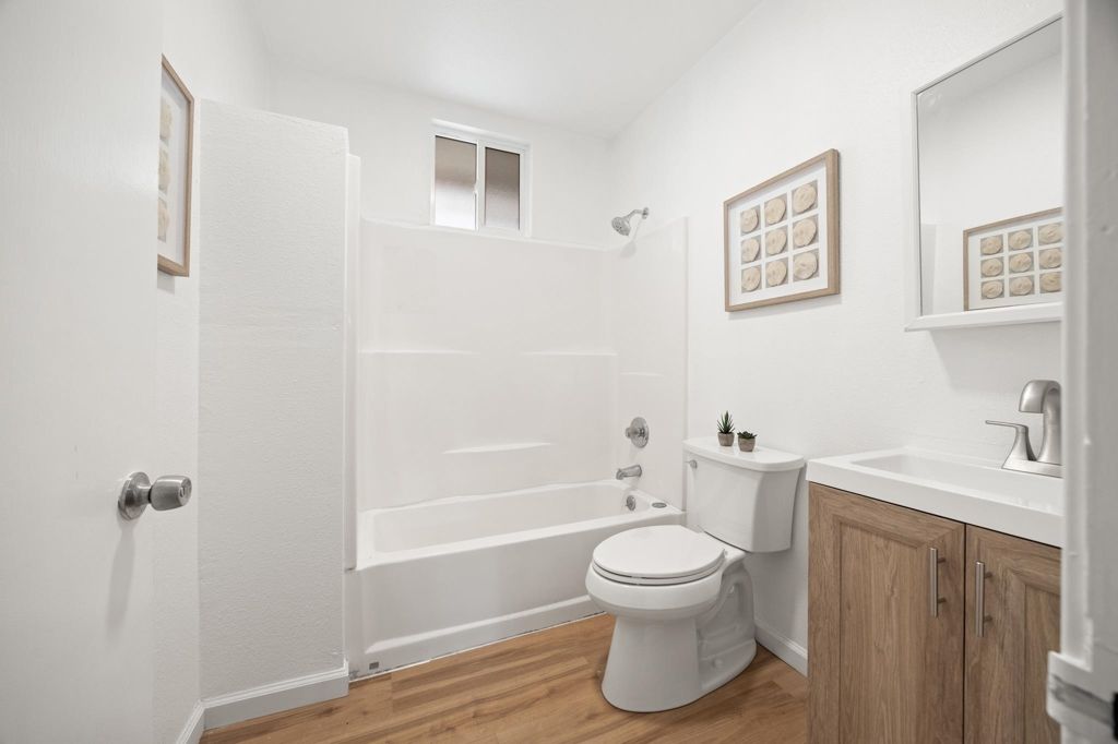 Image 18 of property listing at 10306 10306 Pippin St, Oakland, CA 94603