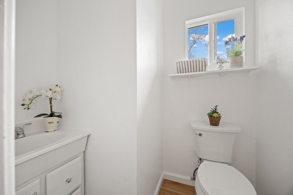 Image 27 of property listing at 10306 10306 Pippin St, Oakland, CA 94603