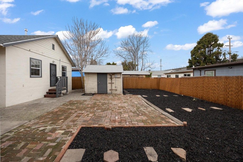 Image 29 of property listing at 10306 10306 Pippin St, Oakland, CA 94603