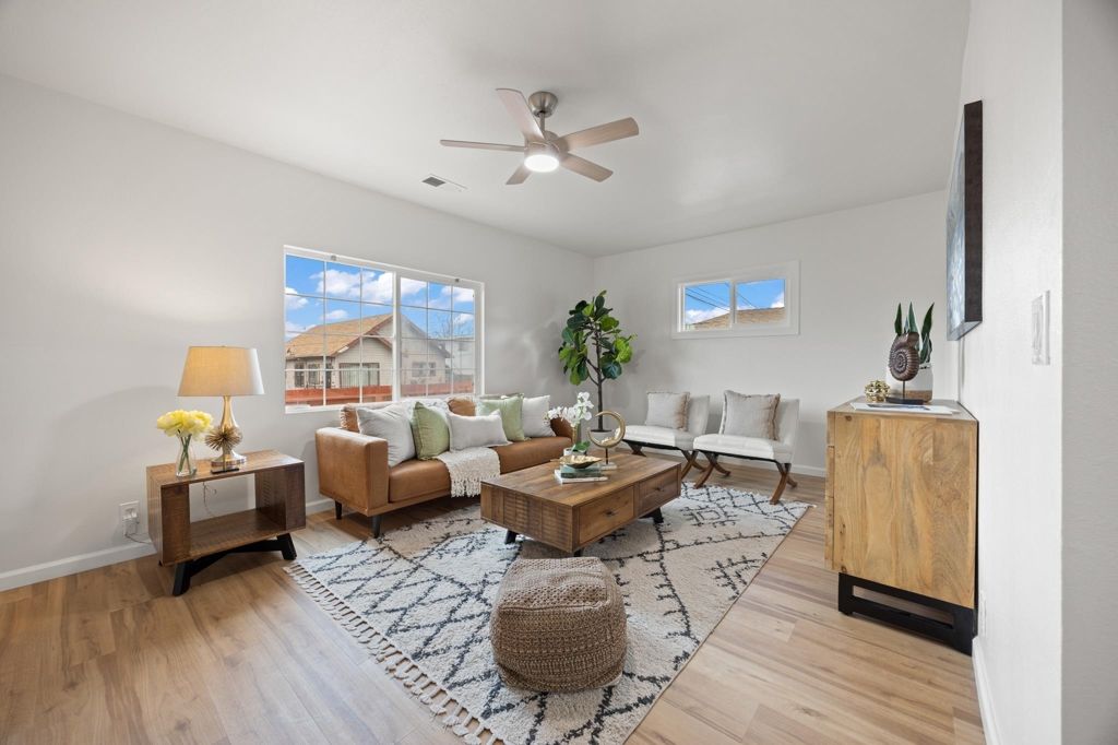 Image 3 of property listing at 10306 10306 Pippin St, Oakland, CA 94603