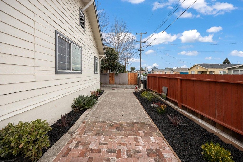 Image 30 of property listing at 10306 10306 Pippin St, Oakland, CA 94603