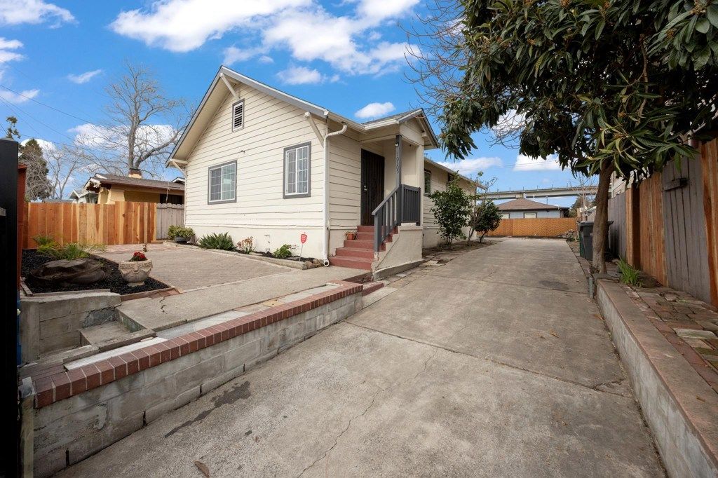 Image 31 of property listing at 10306 10306 Pippin St, Oakland, CA 94603
