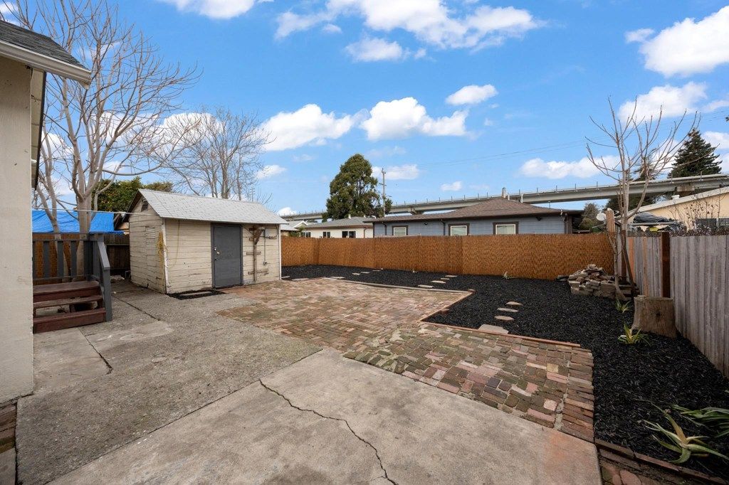 Image 35 of property listing at 10306 10306 Pippin St, Oakland, CA 94603