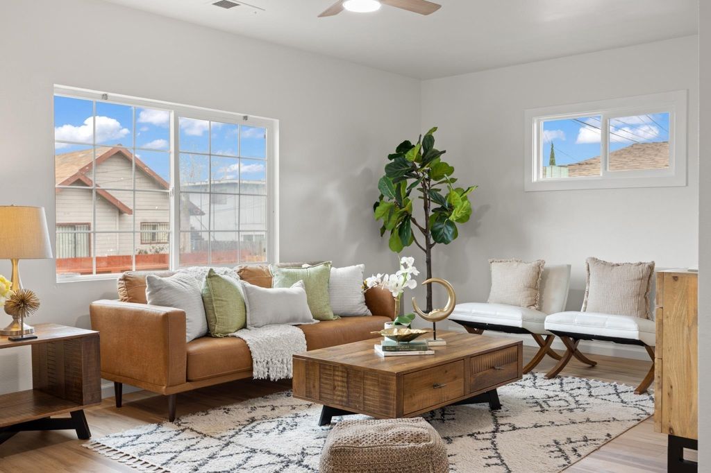 Image 7 of property listing at 10306 10306 Pippin St, Oakland, CA 94603