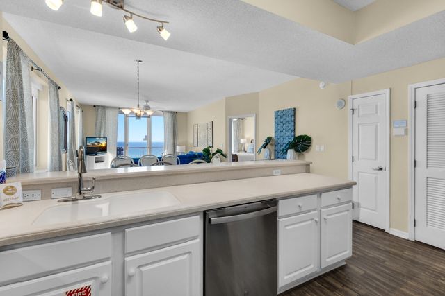 8577 Gulf Boulevard APT 501, Navarre, FL 32566