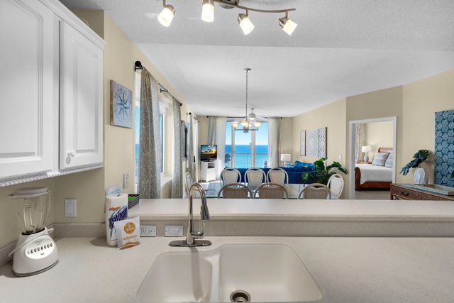 8577 Gulf Boulevard APT 501, Navarre, FL 32566