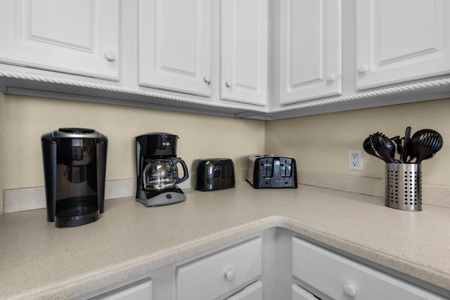 8577 Gulf Boulevard APT 501, Navarre, FL 32566