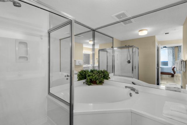 8577 Gulf Boulevard APT 501, Navarre, FL 32566