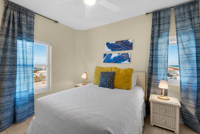 8577 Gulf Boulevard APT 501, Navarre, FL 32566