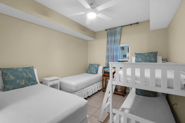 8577 Gulf Boulevard APT 501, Navarre, FL 32566