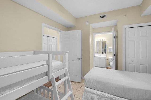 8577 Gulf Boulevard APT 501, Navarre, FL 32566