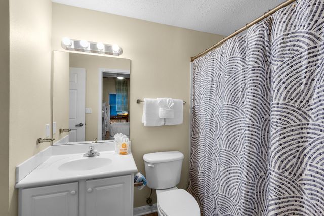 8577 Gulf Boulevard APT 501, Navarre, FL 32566