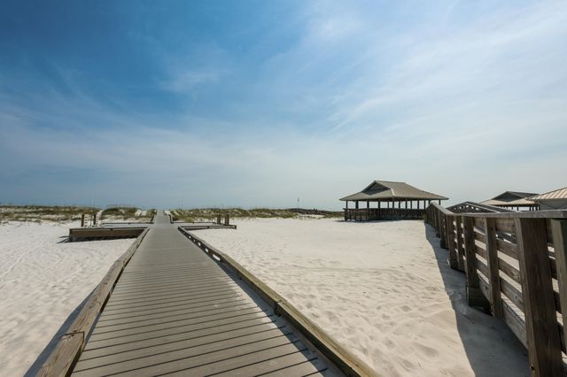 8577 Gulf Boulevard APT 501, Navarre, FL 32566