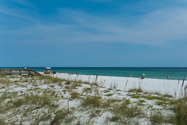 8577 Gulf Boulevard APT 501, Navarre, FL 32566