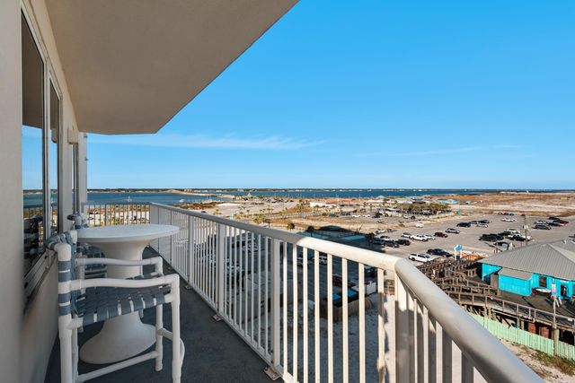 8577 Gulf Boulevard APT 501, Navarre, FL 32566
