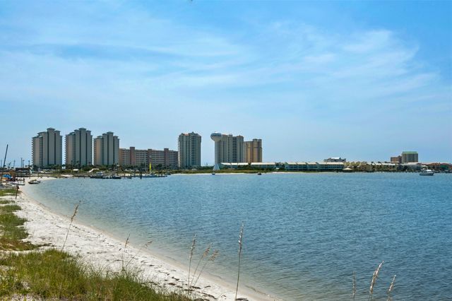 8577 Gulf Boulevard APT 501, Navarre, FL 32566