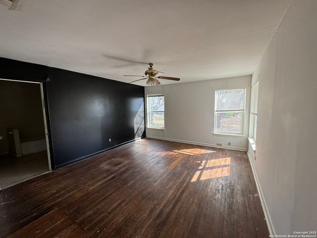 100 County Road 128, Floresville, TX 78114