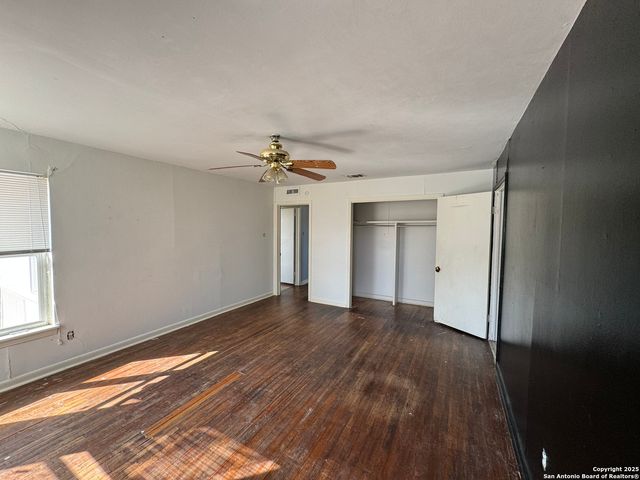 100 County Road 128, Floresville, TX 78114