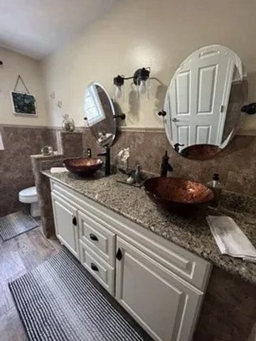 769 New Plainville Rd, New Bedford, MA 02745