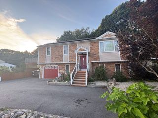 769 New Plainville Rd, New Bedford, MA 02745