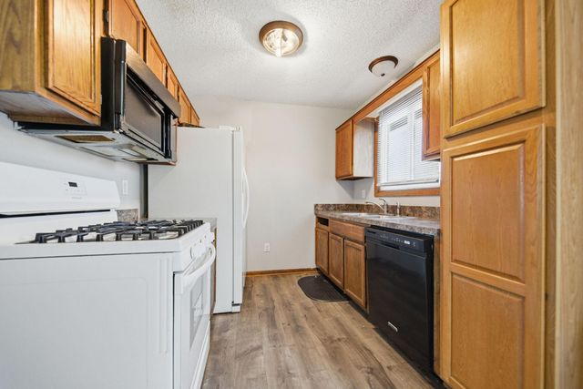 941 104th Avenue NW, Coon Rapids, MN 55433