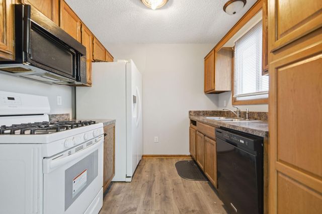 941 104th Avenue NW, Coon Rapids, MN 55433