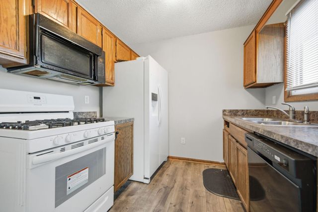 941 104th Avenue NW, Coon Rapids, MN 55433