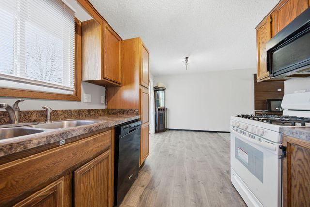 941 104th Avenue NW, Coon Rapids, MN 55433