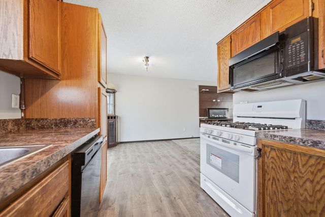 941 104th Avenue NW, Coon Rapids, MN 55433