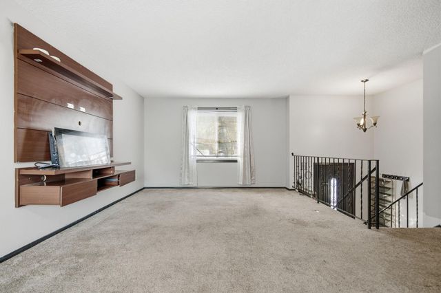 941 104th Avenue NW, Coon Rapids, MN 55433