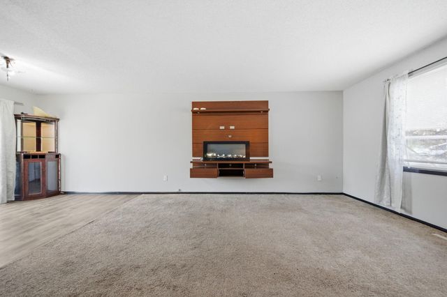 941 104th Avenue NW, Coon Rapids, MN 55433