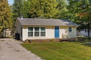 8530 W Matilda Drive, Grayling, MI 49738