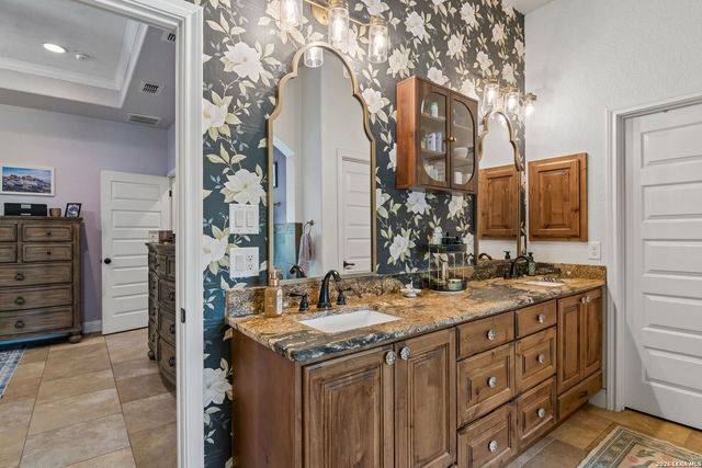 224 Champions Blvd, La Vernia, TX 78121