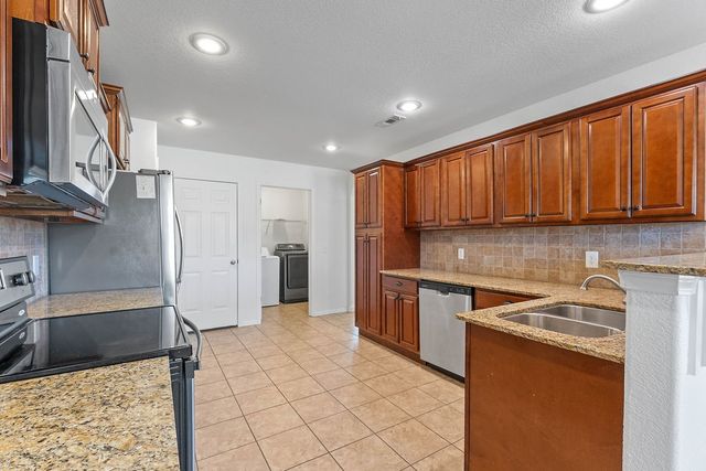 212 Sussex Avenue, Lowell, AR 72745