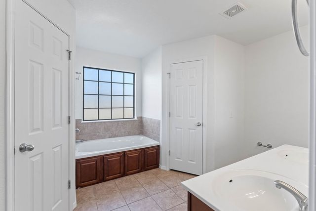 212 Sussex Avenue, Lowell, AR 72745