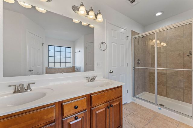 212 Sussex Avenue, Lowell, AR 72745