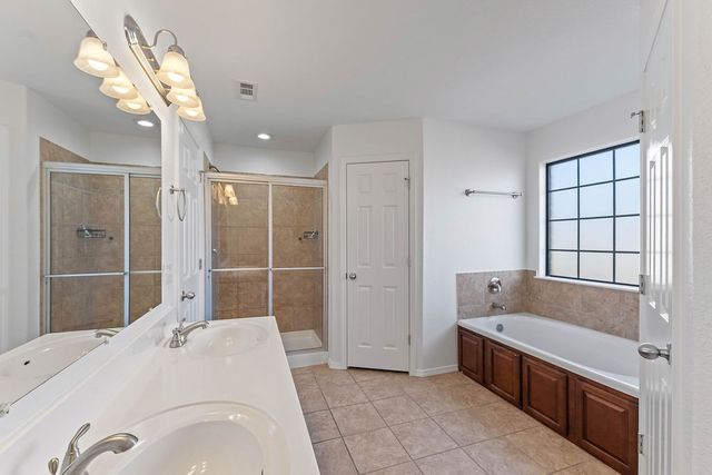 212 Sussex Avenue, Lowell, AR 72745