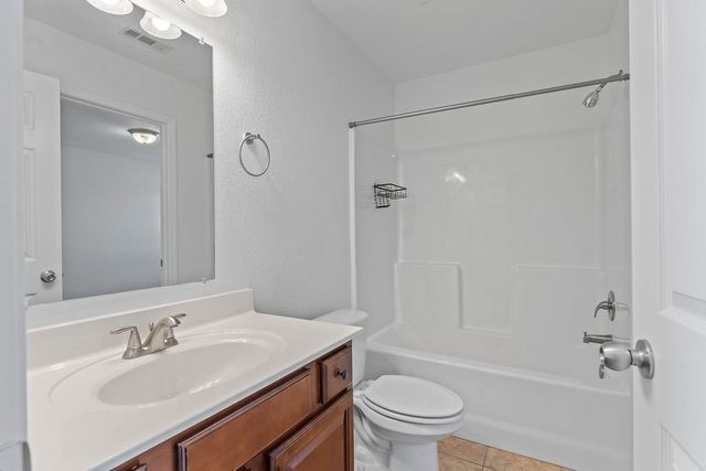 212 Sussex Avenue, Lowell, AR 72745