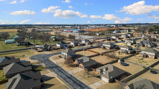 212 Sussex Avenue, Lowell, AR 72745