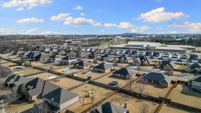 212 Sussex Avenue, Lowell, AR 72745